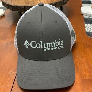 Columbia S/M Gray on Gray fitted hat. Never worn.